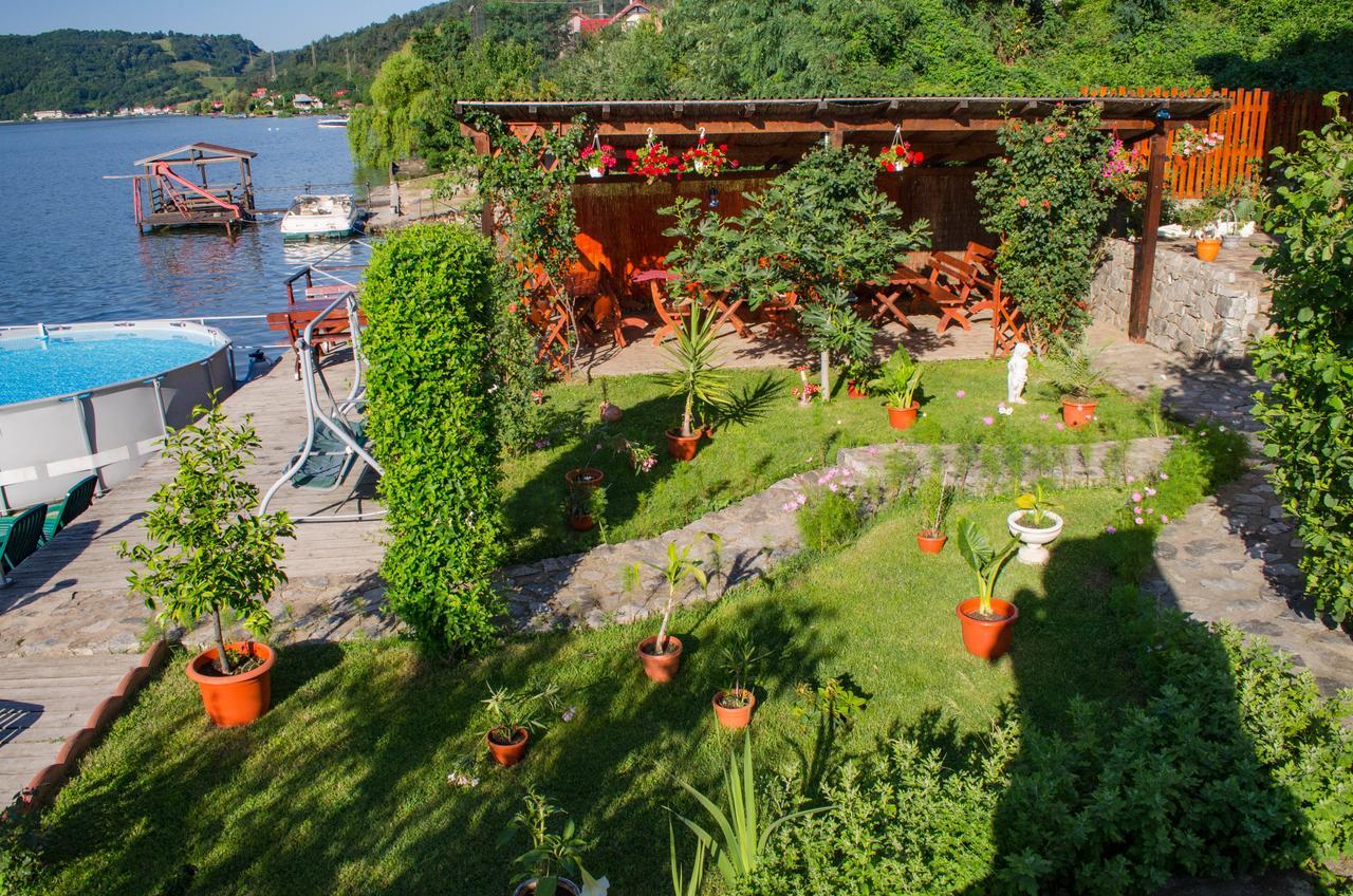 Casa Ana Serena Ieşelniţa المظهر الخارجي الصورة